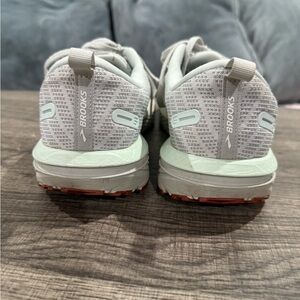 Brooks Light Gray Athletic Shoes